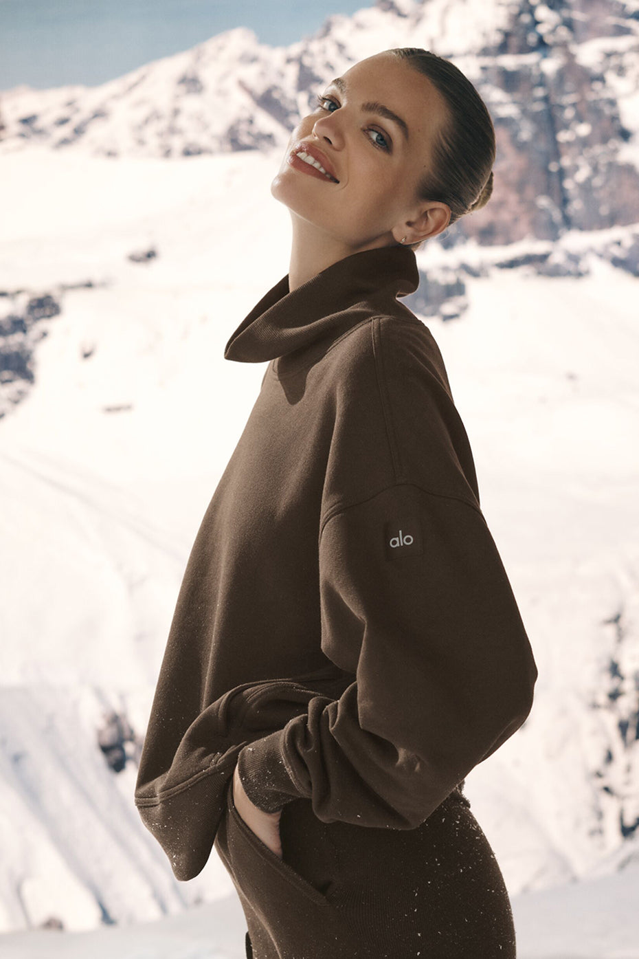 Hazy Mock Neck Pullover - Espresso